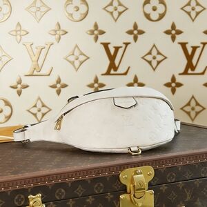 <AUTHENTIC>Louis Vuitton White Embossed Bumbag
